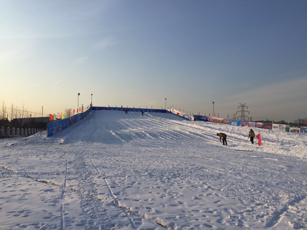 北京朝陽店冰雪樂園成功開幕，河北迪特加油助威