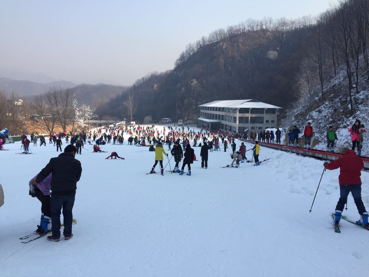 河南平頂山大峽谷滑雪場游樂場成功開幕，河北迪特加油助威
