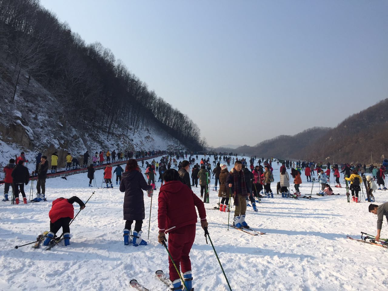 河南平頂山大峽谷滑雪場游樂場成功開幕，河北迪特加油助威